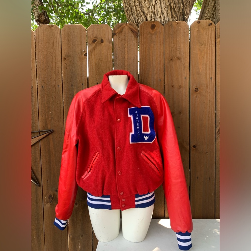 Vintage Holloway D Academics letterman size M Made in USA.